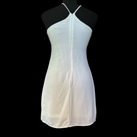 Short white dress - Picture 2 of 3